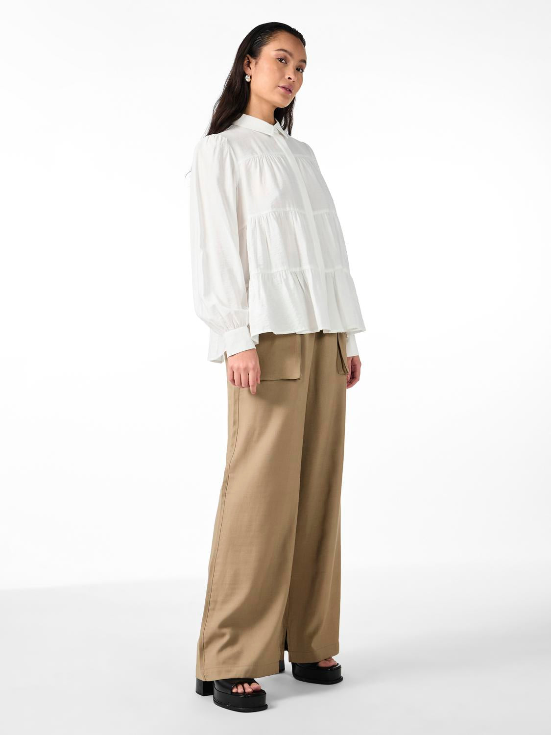 model_shot-front_full